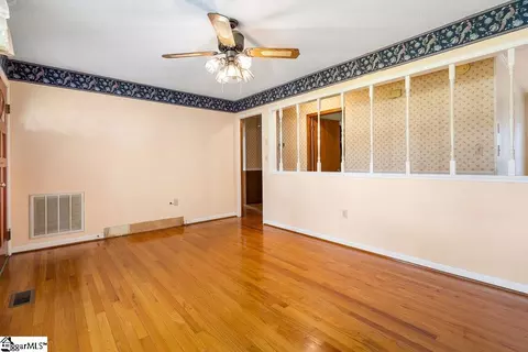Living - 100 Spring St, Easley, SC 29640 photo 4 of 4