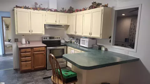 Kitchen - 8 Preakness Ct, Greer, SC 29651 photo 2 of 2