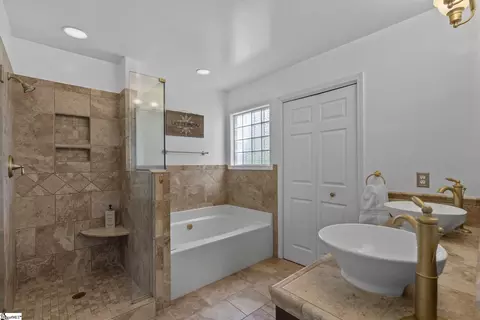 Bath - 438 Chamber Ln, Moore, SC 29369 photo 1 of 4