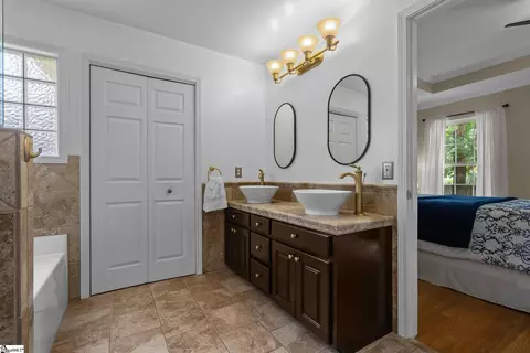 Bath - 438 Chamber Ln, Moore, SC 29369 photo 3 of 4