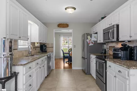 Kitchen - 438 Chamber Ln, Moore, SC 29369 photo 3 of 3