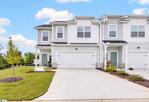 1528 Yellowwood Ct, Reidville, SC 29375