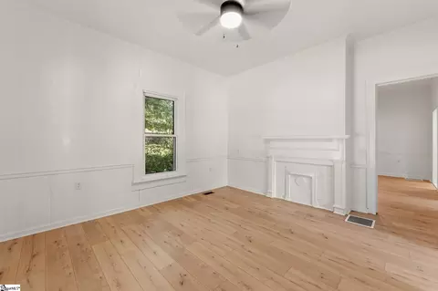 Living - 305 Glazner St, Easley, SC 29640 photo 1 of 4