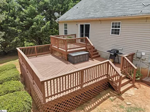 Exterior - 258 Hallmark Cir, Easley, SC 29640 photo 10 of 11
