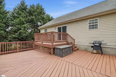 Exterior - 258 Hallmark Cir, Easley, SC 29640 photo 7 of 11