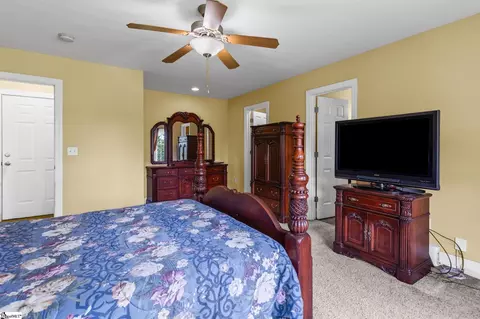 Bedroom - 8 Gladwin Ct, Greer, SC 29651 photo 3 of 8