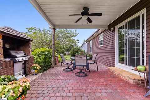 Exterior - 8 Gladwin Ct, Greer, SC 29651 photo 3 of 13