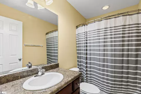 Bath - 8 Gladwin Ct, Greer, SC 29651 photo 2 of 2