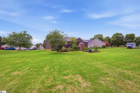 Exterior - 8 Gladwin Ct, Greer, SC 29651 photo 11 of 13