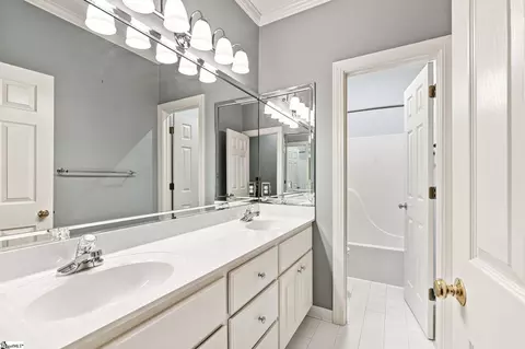 Bath - 5 Kinross Row, Greer, SC 29650 photo 4 of 4