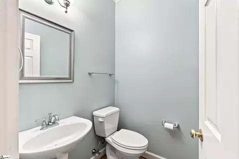 Bath - 5 Kinross Row, Greer, SC 29650 photo 3 of 4