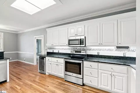 Kitchen - 5 Kinross Row, Greer, SC 29650 photo 3 of 4