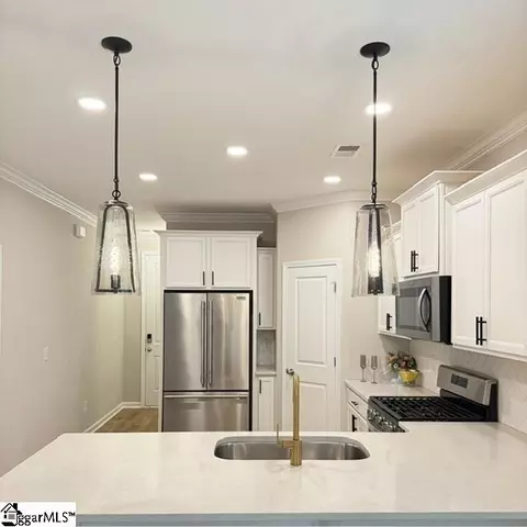 Kitchen - 214 Mint Julep Ct, Greer, SC 29651 photo 3 of 4