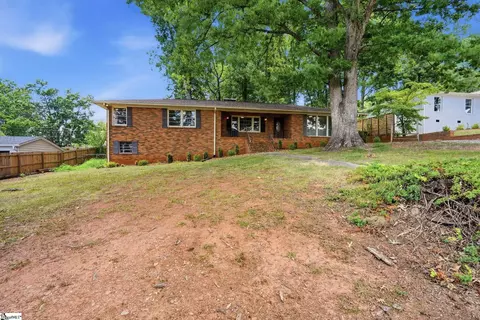 109 Club View Dr, Greenville, SC 29609