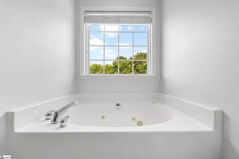 Bath - 112 Rustcraft Dr, Greer, SC 29651 photo 5 of 6