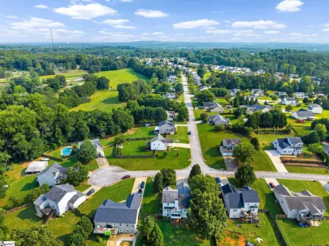 View/Area - 112 Rustcraft Dr, Greer, SC 29651 photo 3 of 7