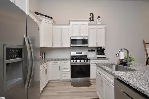 Kitchen - 113 Rosecroft Dr, Easley, SC 29642 photo 2 of 5