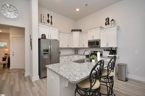 Kitchen - 113 Rosecroft Dr, Easley, SC 29642 photo 3 of 5