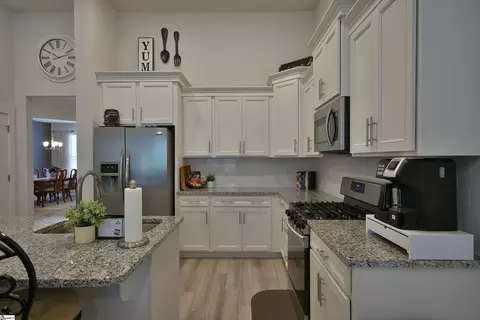 Kitchen - 113 Rosecroft Dr, Easley, SC 29642 photo 4 of 5
