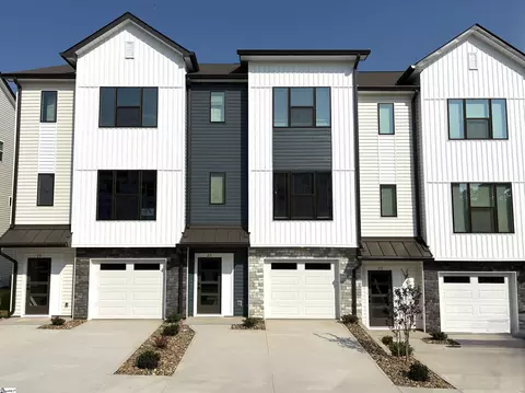 21 Pikewood Ln, Greenville, SC 29607