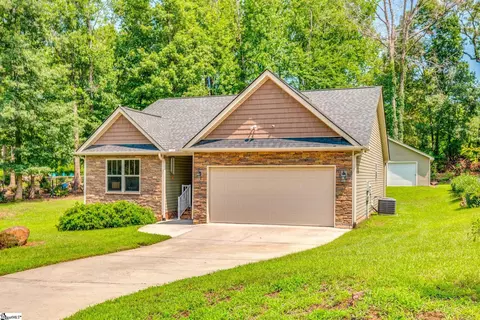 154 Rockcrest Dr, Taylors, SC 29687