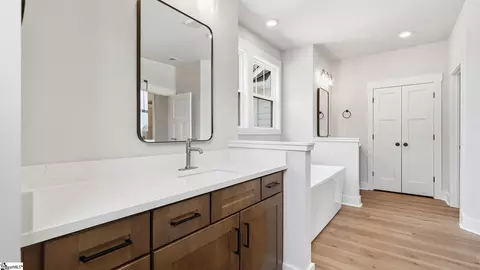 Bath - 1022 Devenger Rd, Greer, SC 29650 photo 3 of 8