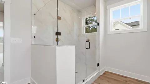 Bath - 1022 Devenger Rd, Greer, SC 29650 photo 5 of 8