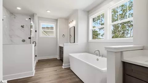 Bath - 1022 Devenger Rd, Greer, SC 29650 photo 4 of 8