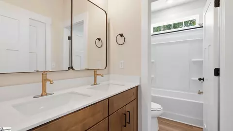 Bath - 1022 Devenger Rd, Greer, SC 29650 photo 6 of 8
