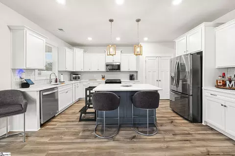 Kitchen - 844 Redmill Ln, Duncan, SC 29334 photo 1 of 3