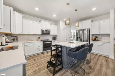 Kitchen - 844 Redmill Ln, Duncan, SC 29334 photo 3 of 3