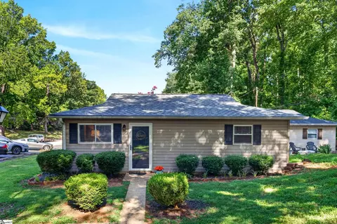 38 Kimbell Ct, Greenville, SC 29617