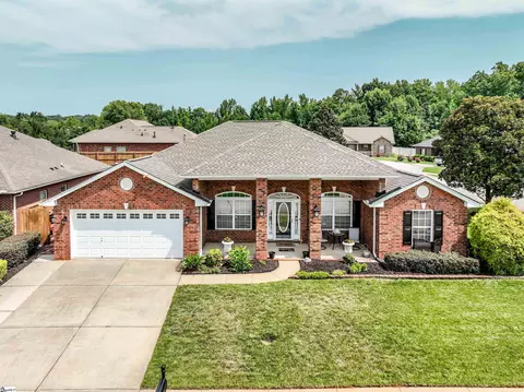 2 Choppee Ct, Simpsonville, SC 29681