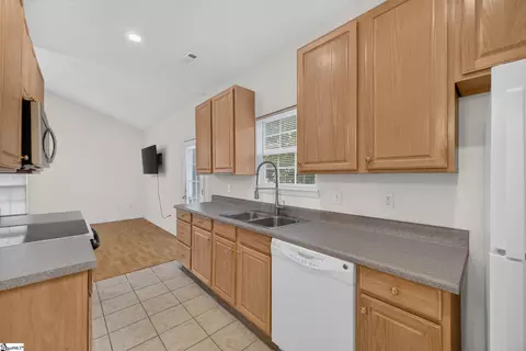 Kitchen - 103 A Reef Ct, Easley, SC 29642 photo 3 of 5