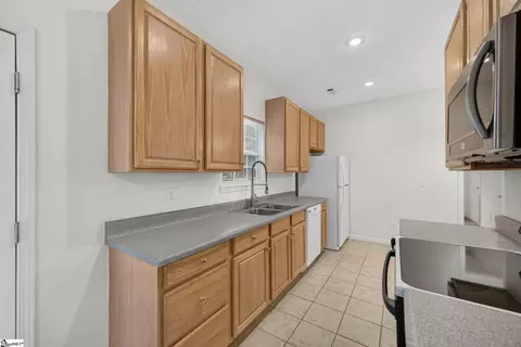 Kitchen - 103 A Reef Ct, Easley, SC 29642 photo 2 of 5