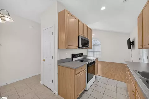 Kitchen - 103 A Reef Ct, Easley, SC 29642 photo 4 of 5