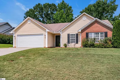 106 Pheasant Ridge Dr, Taylors, SC 29687