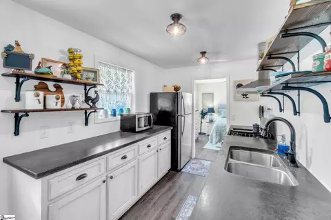 Kitchen - 408 Boyd Rd, Laurens, SC 29360 photo 2 of 3