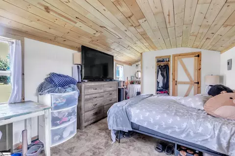 Bedroom - 408 Boyd Rd, Laurens, SC 29360 photo 5 of 6