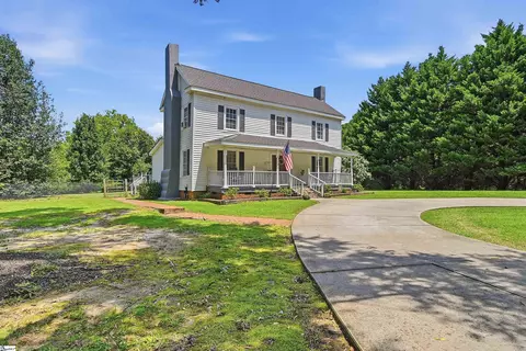 Exterior - 124 E Mcgee St, Honea Path, SC 29654 photo 4 of 10