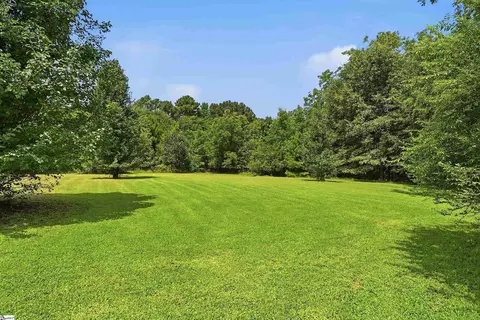 Exterior - 124 E Mcgee St, Honea Path, SC 29654 photo 8 of 10