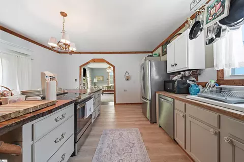 Kitchen - 124 E Mcgee St, Honea Path, SC 29654 photo 5 of 5