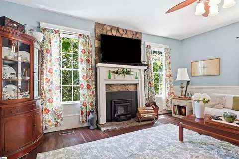 Living - 124 E Mcgee St, Honea Path, SC 29654 photo 3 of 3