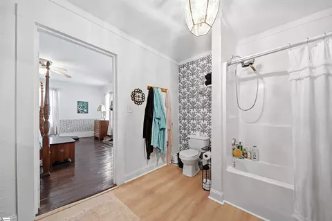 Bath - 124 E Mcgee St, Honea Path, SC 29654 photo 4 of 5