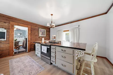 Kitchen - 124 E Mcgee St, Honea Path, SC 29654 photo 2 of 5