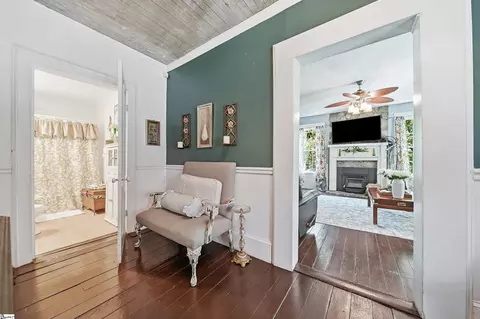Entry Way - 124 E Mcgee St, Honea Path, SC 29654 photo 2 of 4