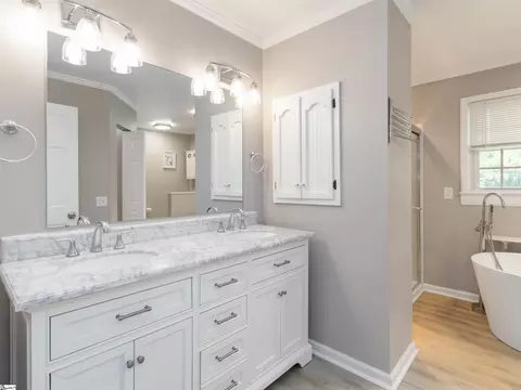 Bath - 371 Davis Rd, Pelzer, SC 29669 photo 1 of 8
