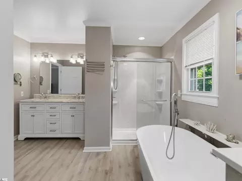 Bath - 371 Davis Rd, Pelzer, SC 29669 photo 3 of 8