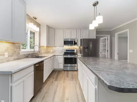 Kitchen - 371 Davis Rd, Pelzer, SC 29669 photo 3 of 5