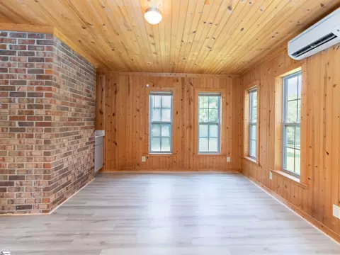Living - 371 Davis Rd, Pelzer, SC 29669 photo 3 of 4